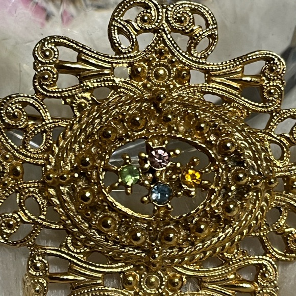 Victorian Style Brooch - Picture 2 of 7